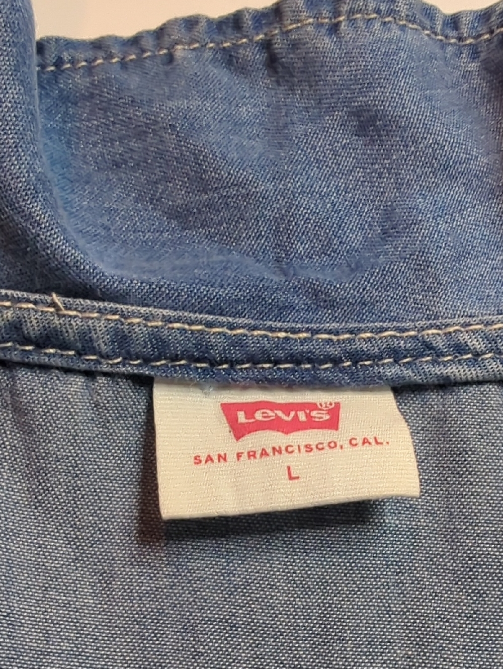 Levis Ruffled Colar Top Size L - Picture 3 of 10